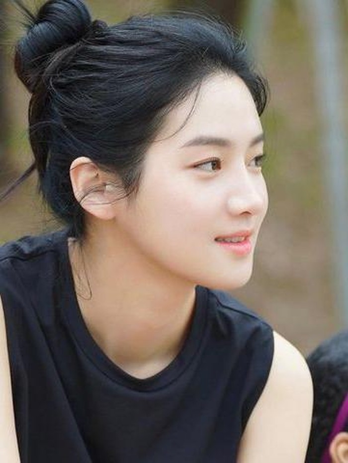 Tidak banyak yang menyangka, sebelum memutuskan untuk fokus sebagai aktris, Park Ju Hyun merupakan mantan trainee idol di SM Entertainment./ foto: instagram.com/charmgirl_1005