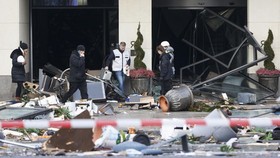 FOTO: Akuarium Raksasa di Berlin Meledak, 1.500 Ikan Berserakan