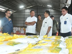 RMS Pimpin Komisi IV DPR Sidak Bulog Pinrang terkait 500 Ton Beras Hilang