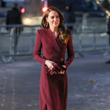 Gaya Kate Middleton yang Bisa Kamu Tiru untuk Tampil Modis di Acara Christmas Dinner