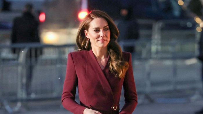 Gaya Kate Middleton yang Bisa Kamu Tiru untuk Tampil Modis di Acara Christmas Dinner