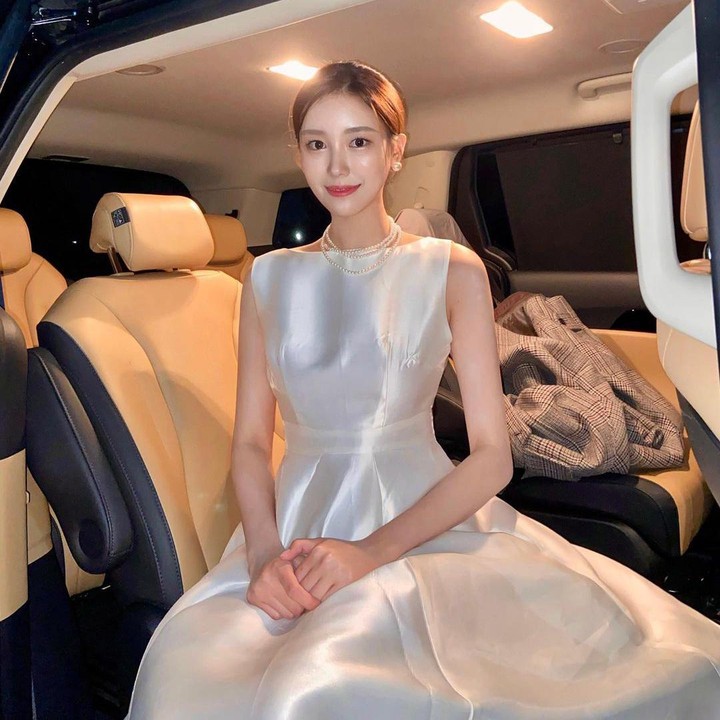 <p>Menilik situs Pageant Circle, Lee Seung Hyun akan mewakili Negeri Ginseng di ajang Miss Earth 2023 di Vietnam dan Miss International 2023 di Jepang usai dinobatkan sebagai Miss Korea 2022. (Foto: Instagram @is.hyun_) </p>