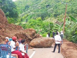 Penanganan Longsor di Jalan Poros Bone-Barru Terkendala Alat Berat