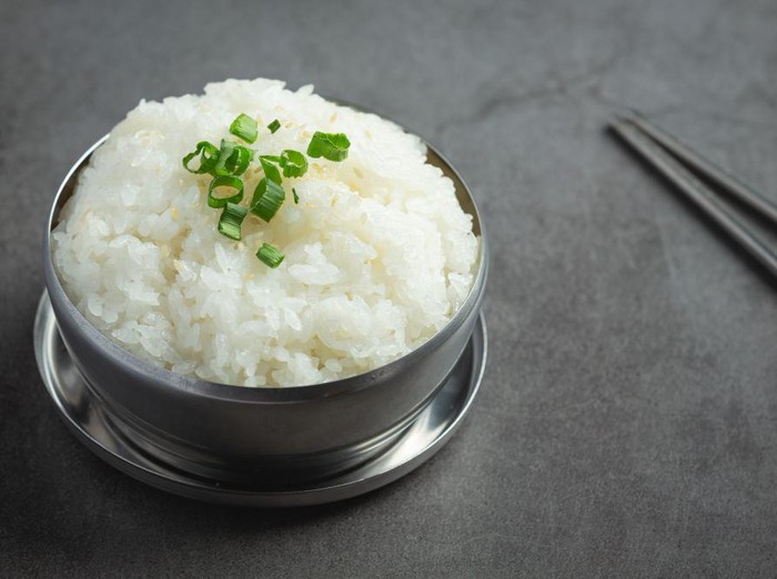 Nasi panas/ Foto: freepik.com/jcomp