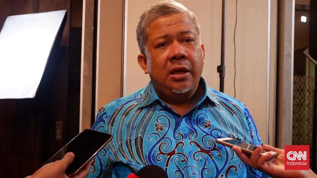 Waketum Partai Gelora Fahri Hamzah menyebut para pendukung sistem pemilihan proporsional tertutup untuk Pileg 2024 adalah partai yang haus kekuasaan.