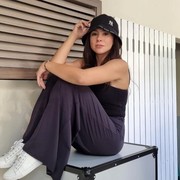 Tetap Modis di Usia 41 Tahun, 7 OOTD ala Wulan Guritno Bisa Kamu Sontek Untuk Manipulasi Usia