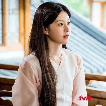 img-title Jadi 'Istri' Lee Jae Wook di Alchemy of Soul 2, Ini Peran Go Yoon Jung Sebelumnya di Drama Korea Populer