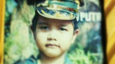 img-title 7 Potret Kecil Kaesang Disebut Mirip Al Nahyan, Om-Keponakan Plek Ketiplek!