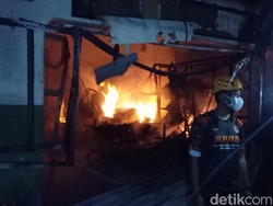 Detik-detik Kebakaran Hanguskan Ratusan Kios di Pasar Ciawi Tasik