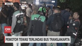 VIDEO: Pemotor Tewas Terlindas Bus TransJakarta