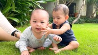 <p> Bunda, kita doakan agar Baby Izz dan Baby Don selalu diberikan kesehatan serta cinta dari orang-orang di sekitarnya, ya! (Foto: Instagram: @inijedar)</p>