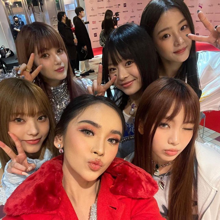 <p>"Jangan iri jangan iri, jangan iri benci," kata seorang netizen. "Iri iri iriiiii," tutur netizen lainnya seraya menyisipkan emoticon menangis. (Foto: Instagram: @lyodraofficial)</p>
