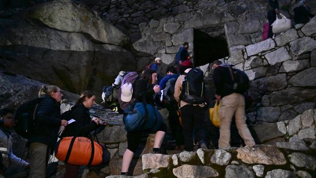 Kurang lebih 400 wisatawan yang hendak mengunjungi Machu Picchu harus dievakuasi, menyusul penutupan situs tersebut.