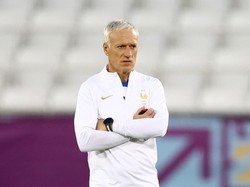 Soccer Football - FIFA World Cup Qatar 2022 - France Training - Al Sadd SC Stadium, Doha, Qatar - December 17, 2022 France coach Didier Deschamps during training REUTERS/Hannah Mckay