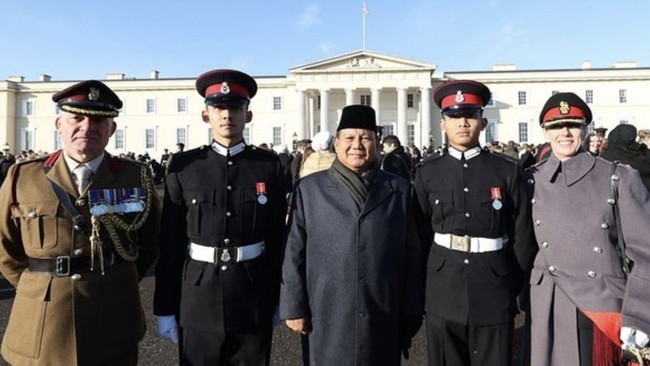 Letda Rafi Pratama dan Letda Muhammad Fadlan mengukir sejarah sebagai taruna yang lulus dalam Akademi Militer Royal Military Academy Sandhurst (RMAS) di Inggris