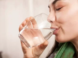 Saat Buka Puasa Minum Air atau Baca Doa Dulu? Ini Urutan yang Benar