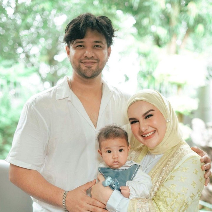 <p>Anak keempat Irish Bella dan Ammar Zoni lahir pada Selasa, 23 Agustus 2022, Bunda. Kini, bayi cantik tersebut sudah berusia 3 bulan. (Foto: Instagram @_irishbella_) <br /><br /><br /></p>