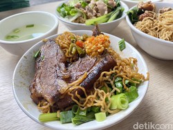 Bakmi Topping Brisket dan Bebek Peking yang Menggoda