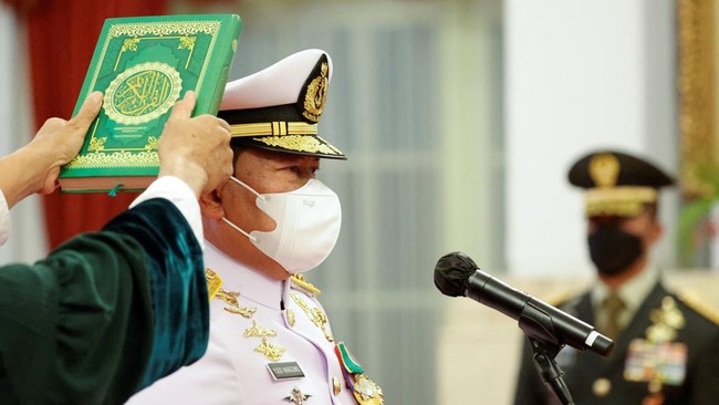Yudo Margono sempat salah menyebut kata "sumpah" menjadi kata "sikap" saat mengucapkan sumpah jabatan Panglima TNI.