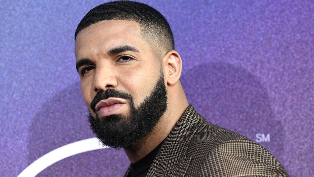 Drake Cetak Rekor Berkat Rilis 3 Album Bersamaan