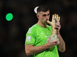 Hijrah dari Aston Villa, Emiliano Martinez Jadi Kiper Baru Chelsea