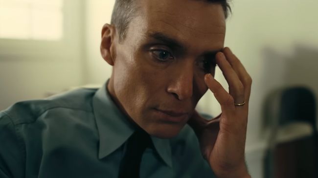 Proses syuting film Oppenheimer membuat Cillian Murphy jadi punya banyak pikiran dan jarang ikut makan bareng aktor lain.