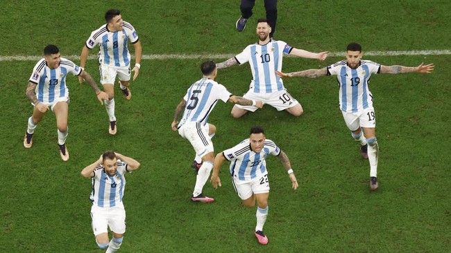 Penjualan tiket Indonesia vs Argentina hari pertama yang ludes dalam sekejap membuat netizen berkeluh kesah.