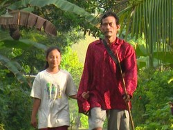 Kisah Amel Rawat Ayah Penderita Stroke Seorang Diri, Yuk Kita Bantu!