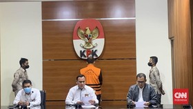 KPK Tahan Hakim Yustisial MA Edy Wibowo