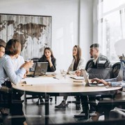 Hindari 5 Hal Berikut yang Bisa Membuatmu Terlihat Kurang Cerdas Saat Berpendapat di Meeting Kantor