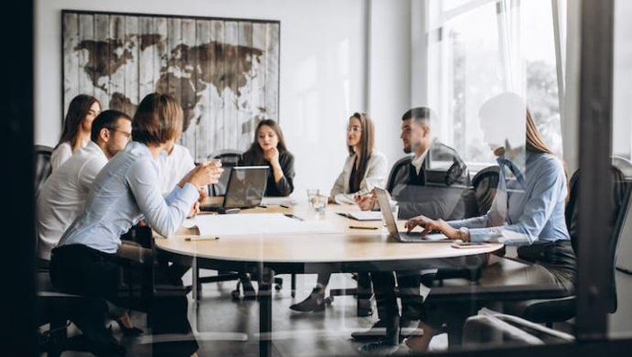 img-title Hindari 5 Hal Berikut yang Bisa Membuatmu Terlihat Kurang Cerdas Saat Berpendapat di Meeting Kantor