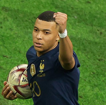 Kepergok Liburan Bareng, Kylian Mbappe Diisukan Pacari Transgender Ines Rau