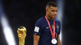 Mbappe Raup Bonus Royalti Rp663 M Jika Gagal Dijual PSG