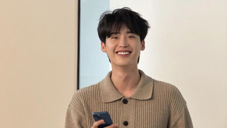 lee jong suk Diet ini dilakukan Lee Jong Suk setiap kali akan pemotretan atau mempersiapkan drama atau film terbarunya. Meski melakukan diet ketat, aktor tersebut berusaha tetap menjaga gizinya.