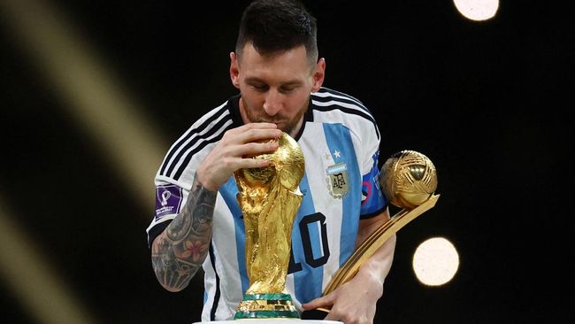 Sebagai salah satu pesepakbola terbaik di dunia, tak banyak yang tahu jika Lionel Messi mengidap kelainan langka yang hampir merenggut kariernya.