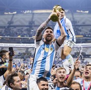 5 Momen Haru Selama Piala Dunia 2022: Tangis Ronaldo hingga Pelukan Hangat Messi dan Sang Ibu