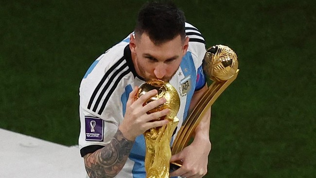 Kemenangan Argentina di Piala Dunia 2022 membuat perdebatan pemain terbaik sepanjang masa antara Lionel Messi vs Cristiano Ronaldo berakhir.