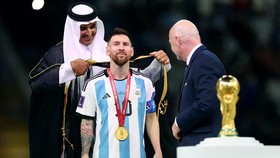 5 Fakta Mengejutkan soal Emir Qatar yang Beri Messi Jubah Bisht