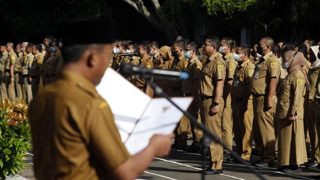 Presiden Prabowo resmi mengubah patokan pemberian tunjangan pembimbing ASN. Tunjangan bakal ditransfer langsung ke rekening pribadi para guru.