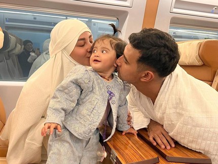 7 Potret Margin Istri Ali Syakieb Saat Umrah, Wajah Polosnya Curi Perhatian Netizen