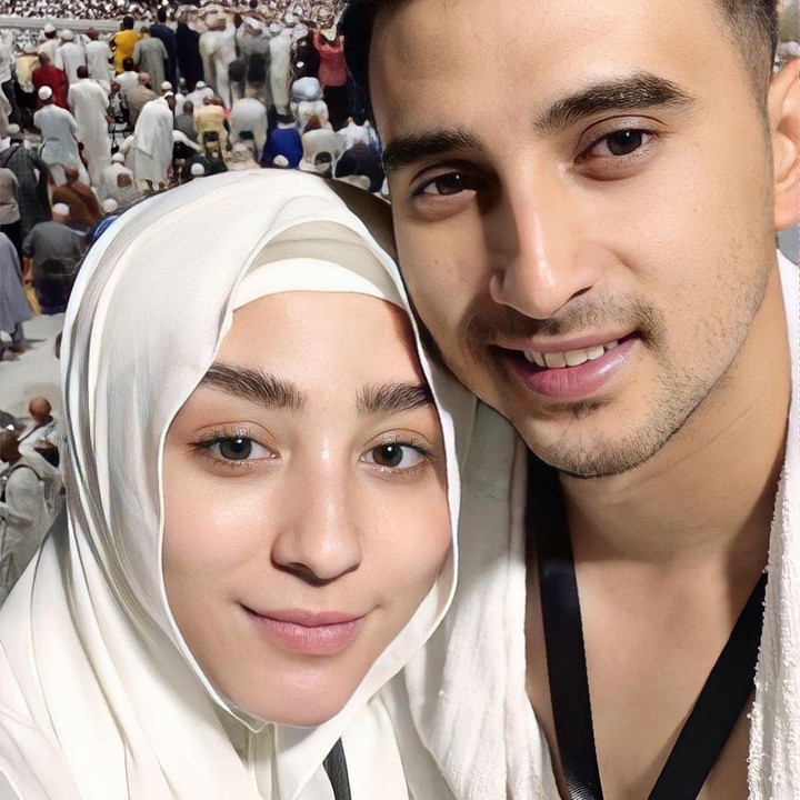 <p>Penampilan Margin Wieheerm yang polos tanpa makeup ketika umrah juga bikin netizen salfok. Banyak yang memuji parasnya tetap terlihat <em>flawless</em> meski tanpa <em>makeup</em>. (Foto: Instagram @marginw)<br /><br /><br /></p>