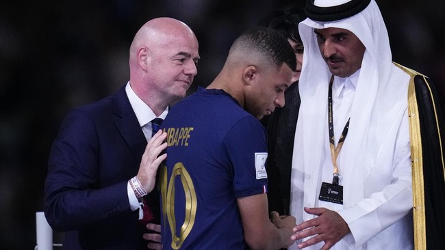 Emir Qatar Sheikh Tamim bin Hamad Al-Thani mencuri perhatian publik sejak negara yang dipimpin menjadi tuan rumah Piala Dunia 2022.