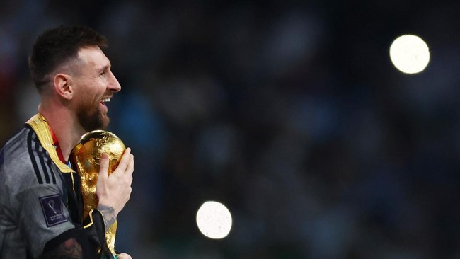 Lionel Messi mengatakan memiliki keyakinan juara Piala Dunia 2022 sejak lama. La Pulga percaya Tuhan sudah mempersiapkan Piala Dunia itu untuk dia.