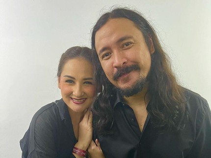 Mona Ratuliu Akui Foto Terlalu Nempel dengan Ello, Komentar Indra Brasco Disorot
