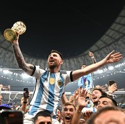 Fakta Menarik di Balik Jadi Pesepak Bola Terbaik Dunia, Messi Idap Kondisi Hormon Langka dan Peluk Ibu Usai Juara Piala Dunia 2022