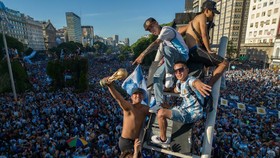 Warga Argentina Pesta Juara Piala Dunia saat Krisis: Bak di Surga