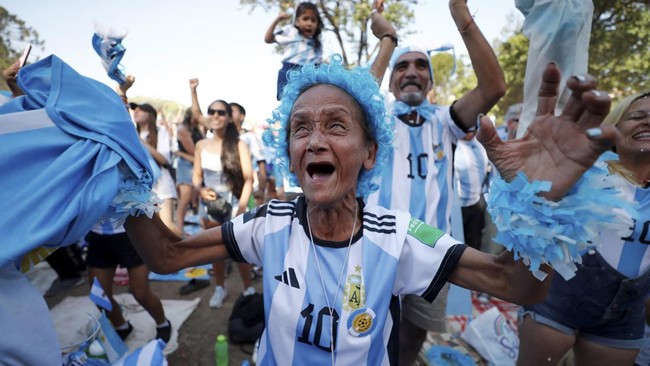 Laga final Piala Dunia 2022 Qatar antara Argentina vs Prancis sampai isu Korut dan Iran menjadi perhatian internasional selama akhir pekan.