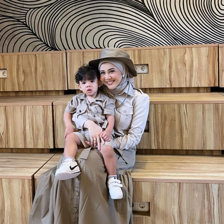 <p>"Barakallah fii umrik anak ganteng sholeh. Semoga sehat selalu, ya," kata seorang netizen. "Makin gantengg. Barakallah fii umrik Zyyyy. Makin sholeh, ya," ungkap yang lainnya. (Foto: Instagram: @kesharatuliu05)</p>