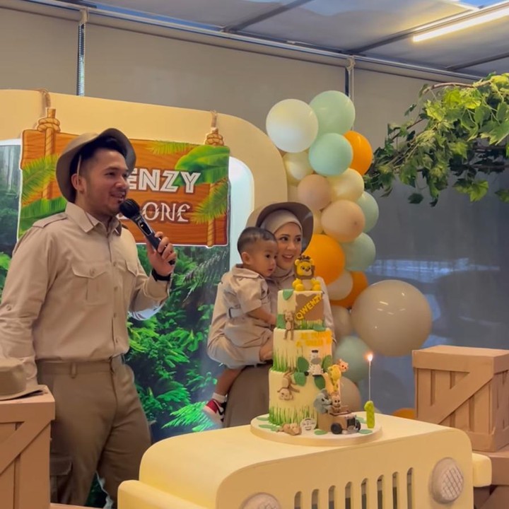<p>Qwenzy pun mendapatkan banyak ucapan dan doa dari netizen. Mereka berharap Qwenzy tumbuh menjadi anak yang sehat dan sholeh. (Foto: Instagram: @adhipermana_)</p>