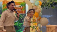 <p>Qwenzy pun mendapatkan banyak ucapan dan doa dari netizen. Mereka berharap Qwenzy tumbuh menjadi anak yang sehat dan sholeh. (Foto: Instagram: @adhipermana_)</p>